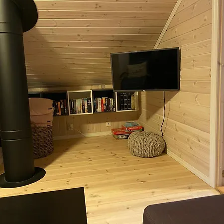 Modern, Lovely Holidayhome, In Quiet Nature Close To Trolltunga Holiday home Utsikten